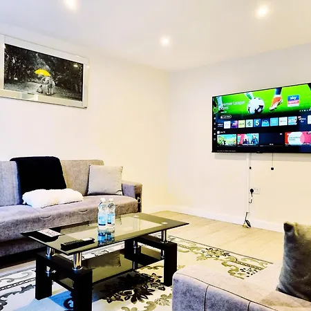 3Bed 2Bath House-Free Parking-Hi Speed Wifi-Garden-Entire Home-2Mins From Train Station London Exterior photo