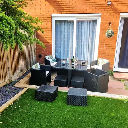 3Bed 2Bath House-Free Parking-Hi Speed Wifi-Garden-Entire Home-2Mins From Train Station London Exterior photo