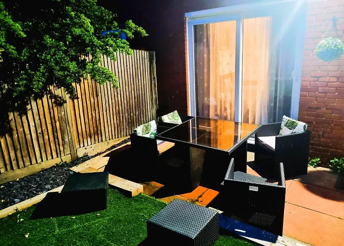3Bed 2Bath House-Free Parking-Hi Speed Wifi-Garden-Entire Home-2Mins From Train Station