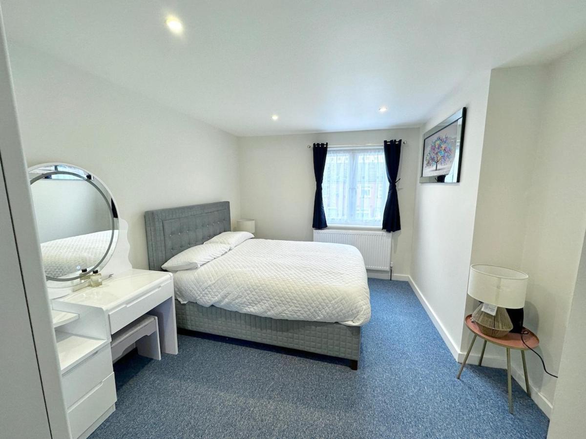 Vakantiehuis 3bed 2bath House-free Parking-hi Speed Wifi-garden-entire Home-2mins From Train Station