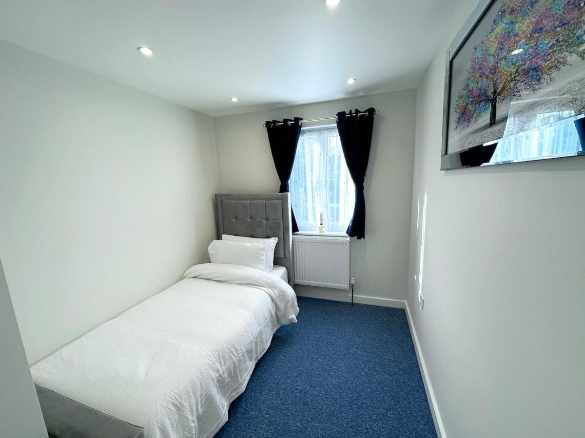 3bed 2bath House-free Parking-hi Speed Wifi-garden-entire Home-2mins From Train Station * Londen
