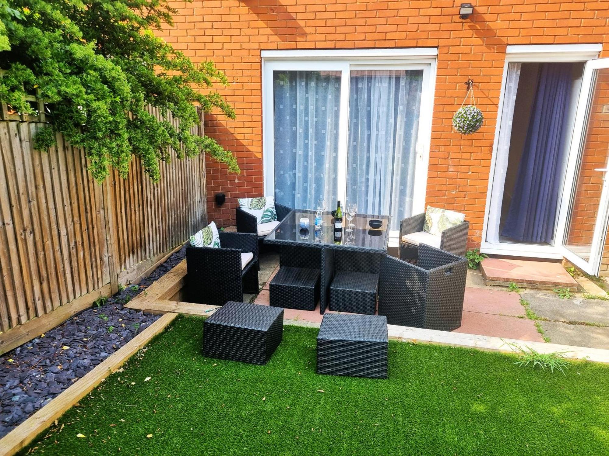 3bed 2bath House-free Parking-hi Speed Wifi-garden-entire Home-2mins From Train Station * Londen